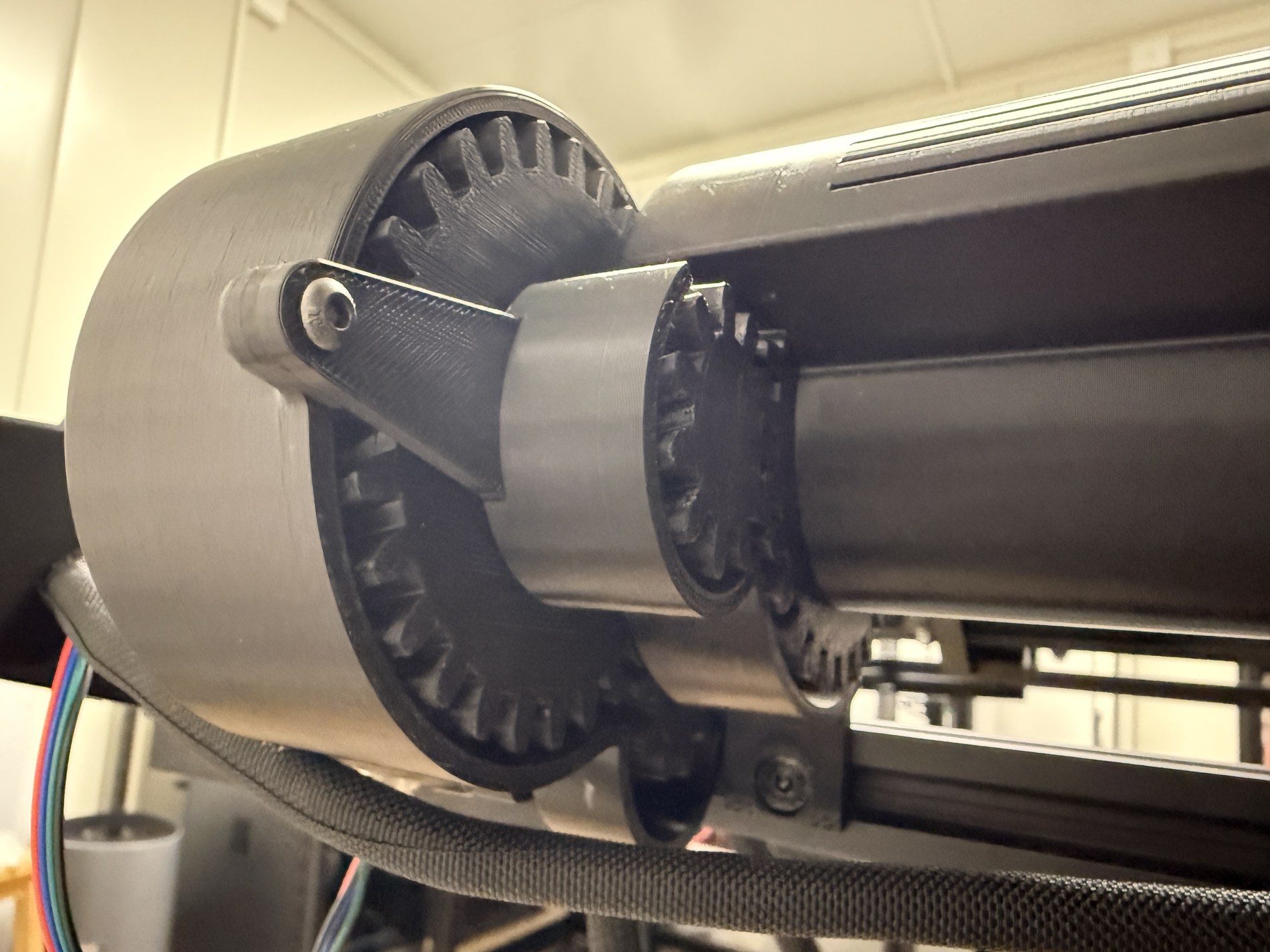 Gear and drive mechanism